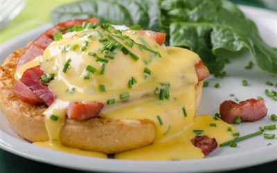 Classic Hollandaise Sauce – Silky French Butter Emulsion