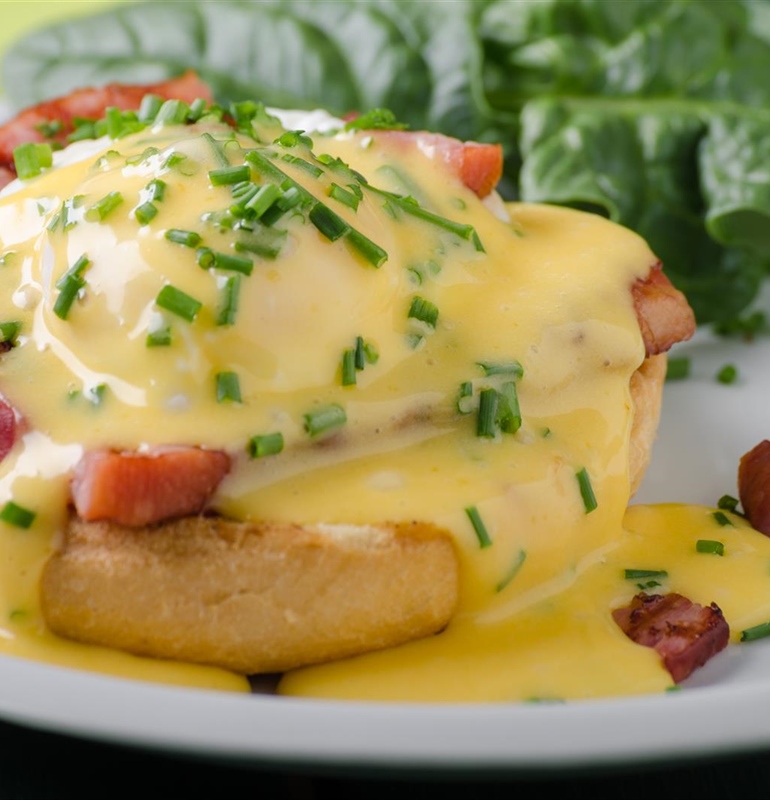 Classic Hollandaise Sauce – Silky French Butter Emulsion
