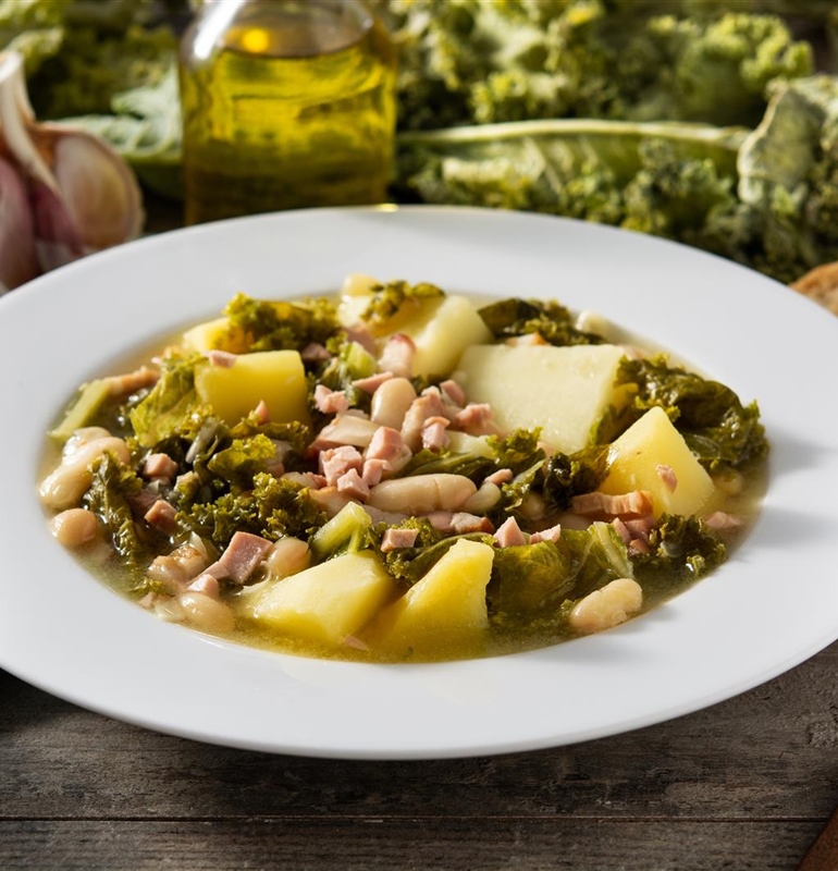 Zuppa Toscana – Creamy Italian Soup with Sausage, Kale, and Potatoes