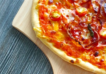 Recept za pripremu ukusne Pizza Rapsodija s domaćim umakom i tijestom