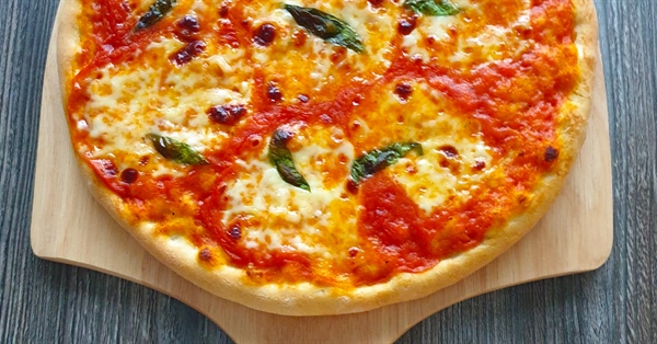 Recept za klasičnu Pizzu Margarita za pripremu kod kuće