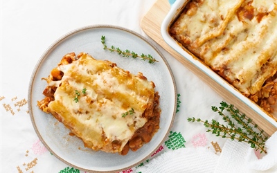 Oven-Baked Cannelloni with Rich Meat Filling and Creamy Béchamel